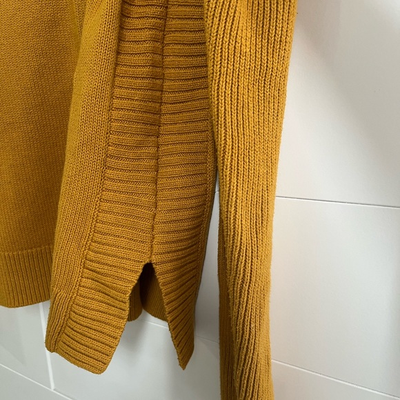 Sweater - Picture 2 of 4